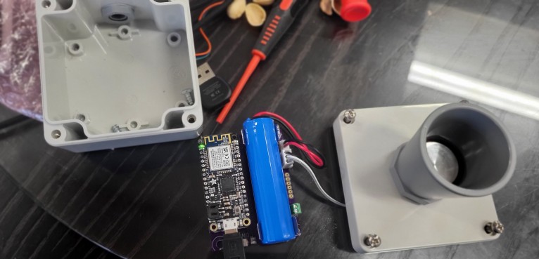 the distance sensor disassembled